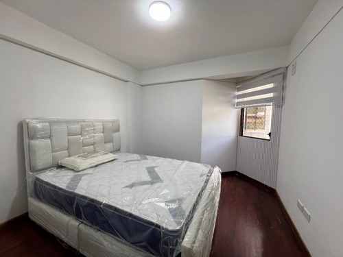 Se Vende Apto. Amoblado Con Pozo En La Urb. Los Palos Grandes, Municipio Chacao.