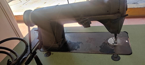 Máquina Industrial Recta Usada Marca Singer Modelo 252-2 (Usado)