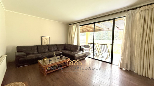Casa En Venta De 4 Dorm. En Colina