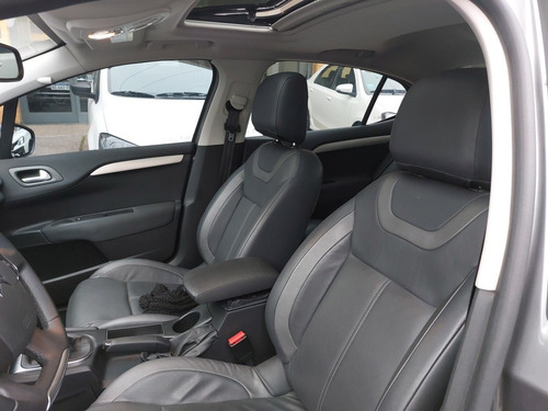 Imagen 9 de 10 de Citroën C4 Lounge 2016 1.6 Hdi 115 Feel Pack