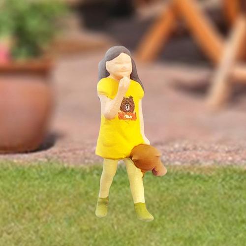 Figuras De Diorama Pintadas 1/64, Muñeca De Niña Amarillo