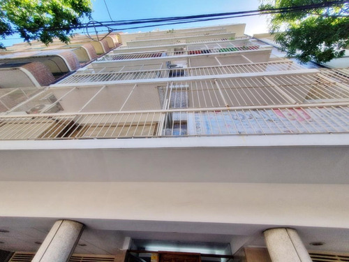 Imagen 28 de 30 de 3 Amb C/dependencia / Balcón Al Frente / Gran Patio Y Lavadero