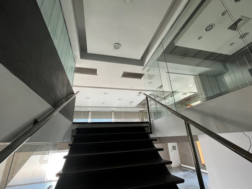 Lindo Local De 462 M2 Con Gran Acceso Desde La Calle
