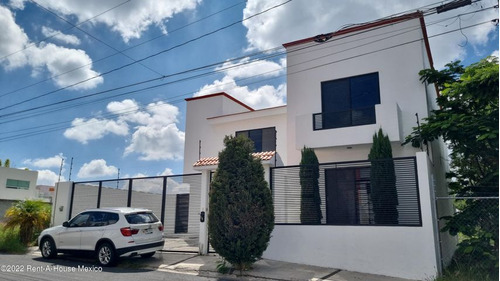 Juriquilla Casa De 4 Recamaras Y 387 M2 En Venta Icom1171