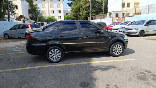 Fiat Siena 1.6 16v Essence Flex 4p