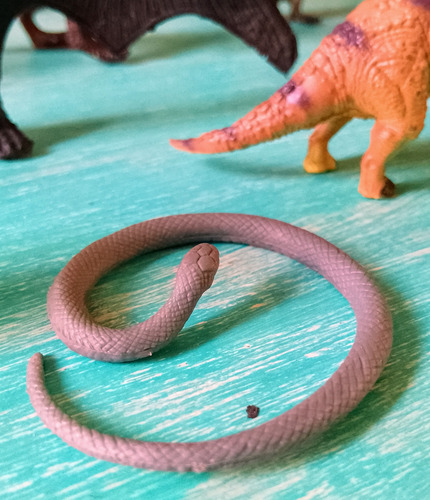 Lote 20 Figuras Dinosaurios Tiranosaurio Velociraptor T Rex (Usado)