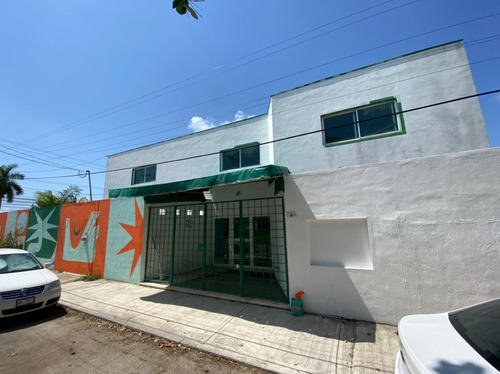 Local En Renta Con Alberca, Esq. Bonampak Cancún, Construcción 380m2 