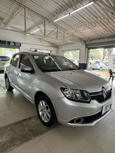 Renault Logan 1.6 Privilege / Intens