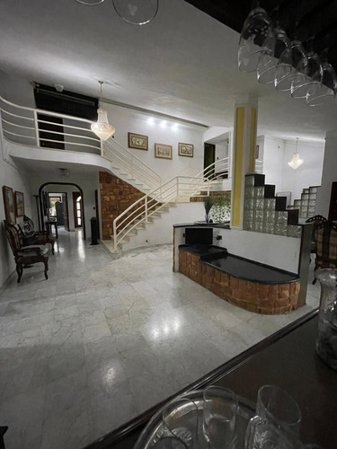Grey Zuloaga Y Javier Philip Inzitu Realtors Venden Casa En La Urbanización Altos De Guataparo Valencia Carabobo Venezuela