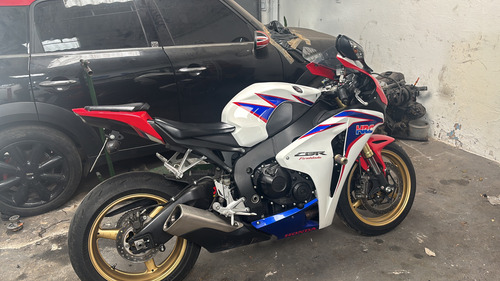 Cbr 1000 Rr Fireblad Pneus Novos Revisão Feita A Pouco Tempo