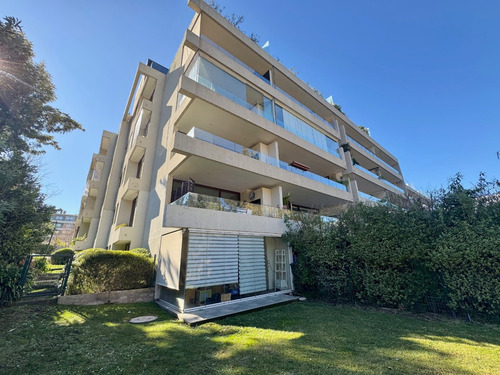 En Primer Piso, Con Jardín Y Vista A Verde Con Conectividad