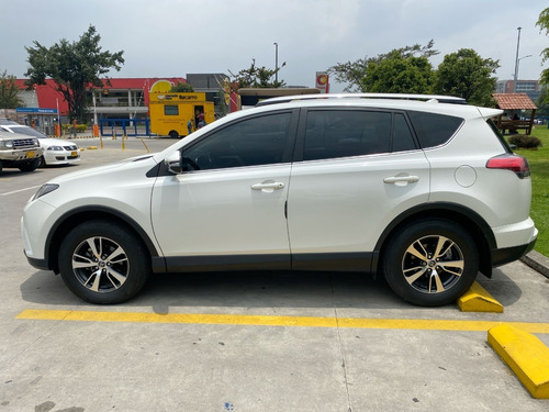 Imagen 4 de 25 de Toyota Rav 4 2017 Street 4x2