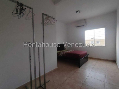 Marianny Gonzalez, Alquila Townhouse Equipado Av Ribereña Cabudare Lara