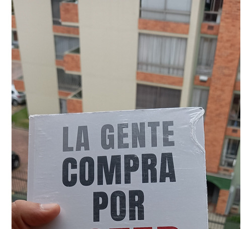 Libro La Gente Compra Por Usted