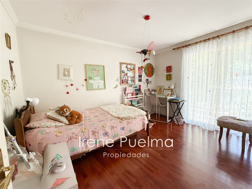 Vende Casa Con Gran Jardin En Huinganal En Lo Barnechea