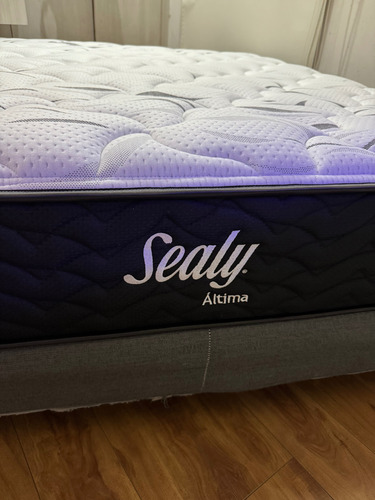 Colchón Sealy Altima Para Cama Queen Size Color Azul Marino Azul (Usado)
