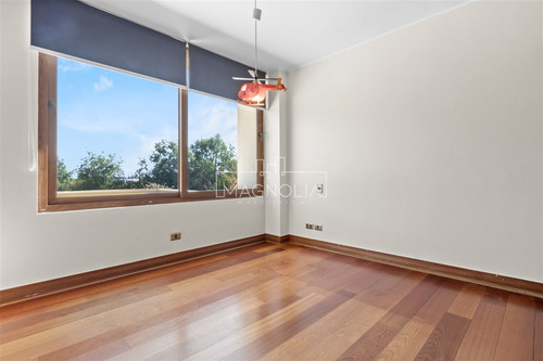 Casa En Venta De 6 Dorm. En Colina
