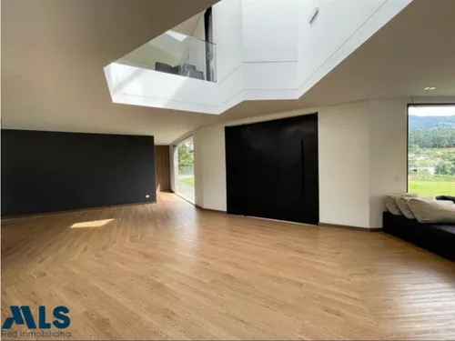 Hermosa Casa Moderna En El Escobero(mls#242569)