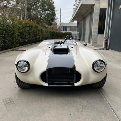 Ford Cobra V8