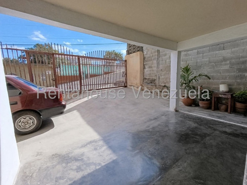 Dalisa Bigott Vende Casa En Barrio Unión, Barquisimeto | 5h/2b | 210 M², Zona Céntrica, Estacionamiento Para 2 Vehículos, Agua Constante, Tanque Aéreo | #25-15937