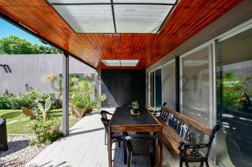 Casa De 3 Dormitorios En Excelente Zona De Villa Elisa
