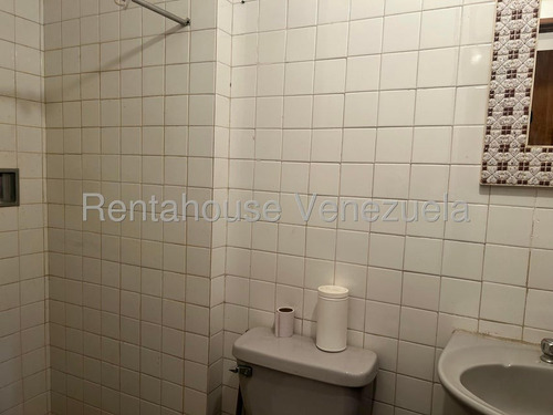 Se Vende Casa Para Remodelar ,de 3 Niveles ,ubicada En San Bernardino 25-17282