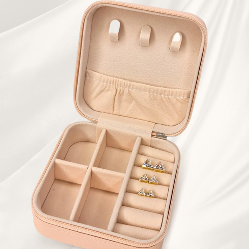 Imagem 4 de 6 de Kit Com 3 Pares De Brincos E Porta Joias