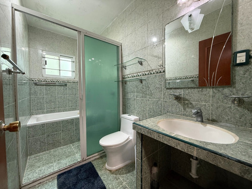 Casa En Venta En Boca Del Río, Veracruz Col. Graciano Sánchez Romo, De 4 Recamaras Y 4 Baños. A 5min Del Centro De Boca Del Rio, Plaza El Dorado Y Playas De Boca Del Rio.