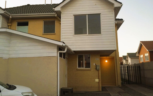 Casa En Venta De 3 Dormitorios 3 Baños En Puente Alto