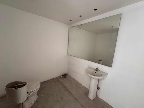 Excelente Y Exclusiva Ubicación Local Comercial / Remodelado