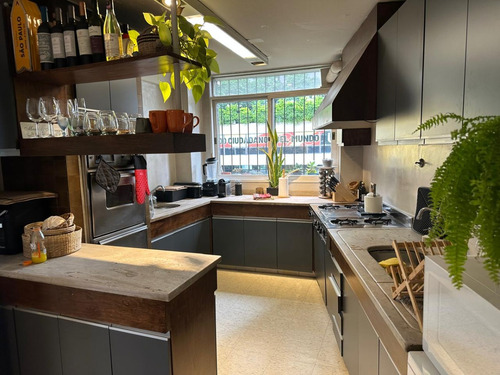 Venta Excelente Piso Con Cochera Fija En Esquina, Muy Luminoso, En Belgrano C