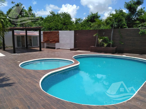 Casa En Renta En Cancun  Excelente Ubicación Zona Cumbres / Codigo: Mrlz4600