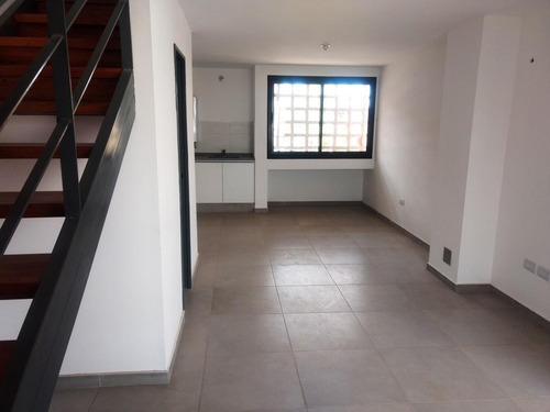 Imagen 1 de 17 de Vendo Dúplex De 2 Dormitorios Con Cochera En Barrio Smata Con Plan De Pago