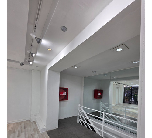 Moderno Local Comercial, Colindante Acceso Mall Vivo Imperio