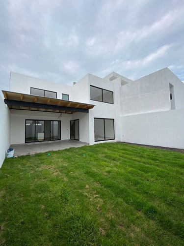 Imagen 1 de 15 de Residencia En Lomas De Juriquilla, Jardín, 3 Recamaras, Sal