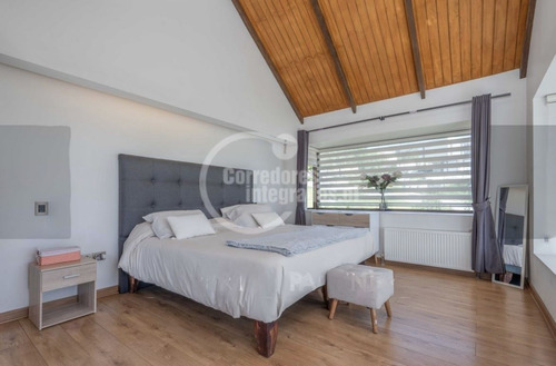 Venta Casa En Concón, 5 Dormitorios, Cercana A Colegios