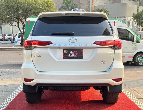 Toyota Fortuner Sr 2.4 4x2 At Diesel