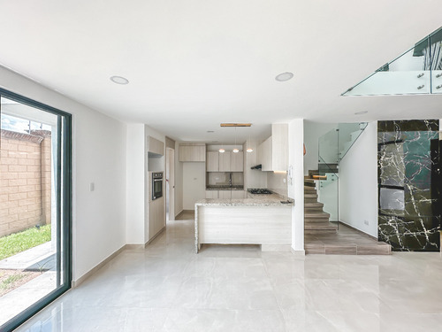Casa En Venta Con Recámara En Planta Baja En Parque Veracruz.