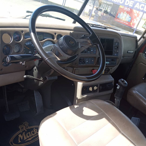 Imagen 11 de 16 de Mack Vision Cx613