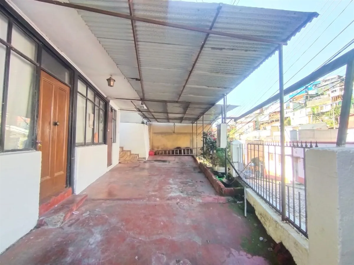 Imagen 2 de 14 de Casa En Venta De 3 Dorm. En Valparaíso