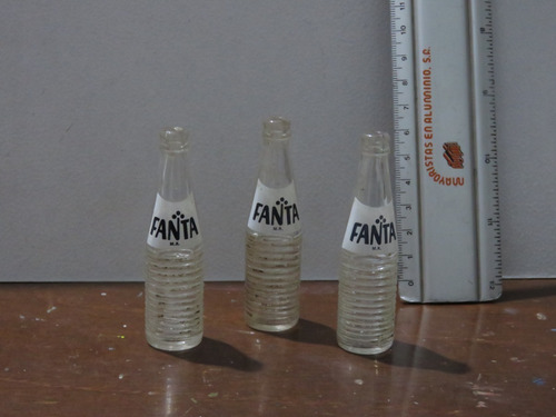 Fanta Mini Botellas De Refrescos, Lote De Tres. (Usado)