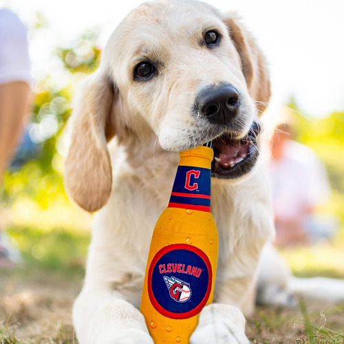 Botella De Cerveza De Peluche Pets First Cleveland Guardians Guardianes De Cleveland Diseño