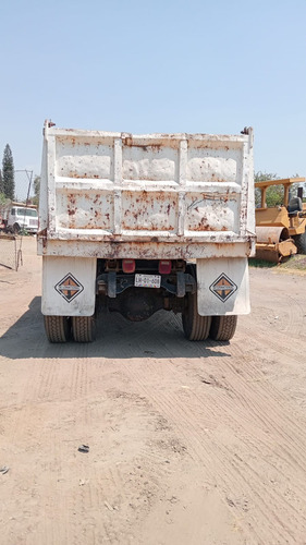 Camion Volteo International Año 2000