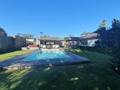 Casa En Mansa - Punta Del Este- Ref: 2092