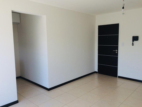 Imagen 3 de 12 de Excelente Departamento De 2 Ambientes En Venta - Moron Centro