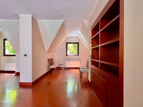 Casa/ The Newland School/ J. Alcalde Délano/ Sta. Teresita