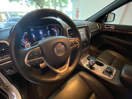 Imagen 19 de 25 de Jeep Grand Cherokee Limited Llantas 20 2015 44.000km