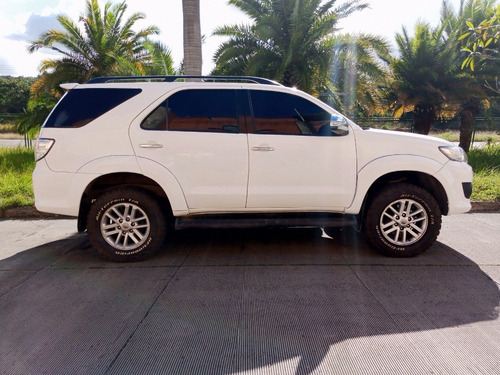 Imagen 6 de 17 de Toyota Fortuner 4x4