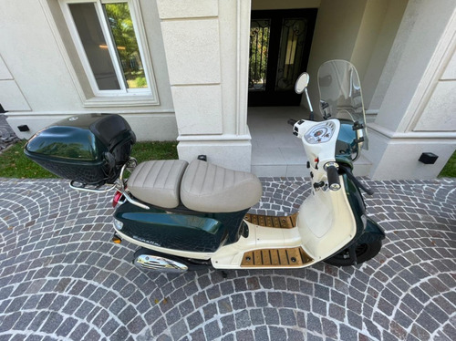 Zanella Styler Exclusive 150 + Casco