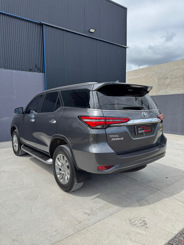 Toyota Hilux SW4 2.8 Srx 177cv 4x4 7as At